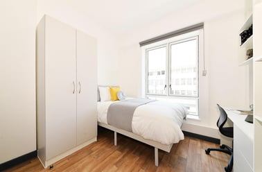 Raleigh Street, City Centre, Plymouth - Image 3